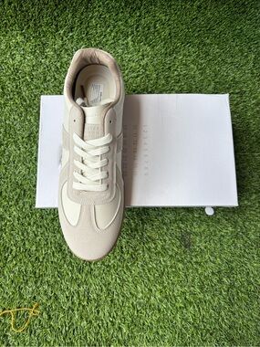 Men's Low-Top Casual Sneaker in Cream and Tan